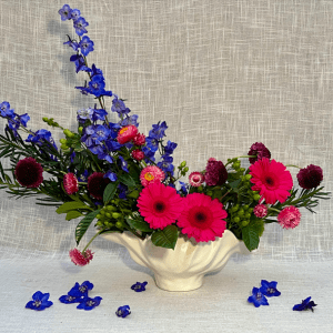 Vibrant Statement Arrangement – One-Sided Design